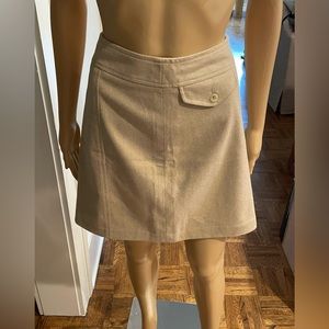 Adorable Banana Republic mini skirt in size 6!